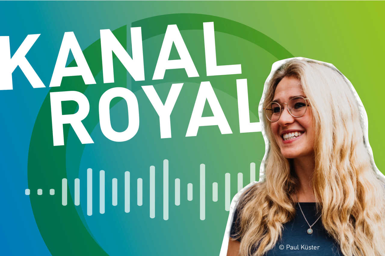 Erkennungsgrafik des DWA-Podcasts Kanal Royal mit Portrait von Carolin Stüdemann von Viva con Agua