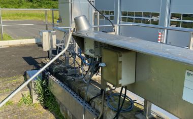 Schöpfkelle liegt an der Probenahmestelle